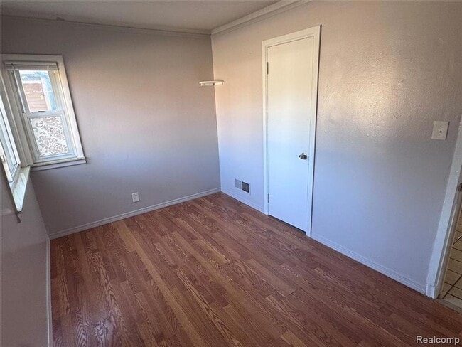 Photo - 949 W Farnum Ave