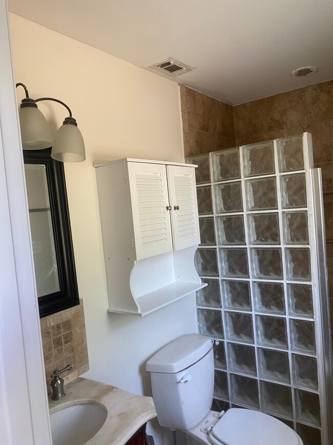 Photo - 701 Airoso Rd SE