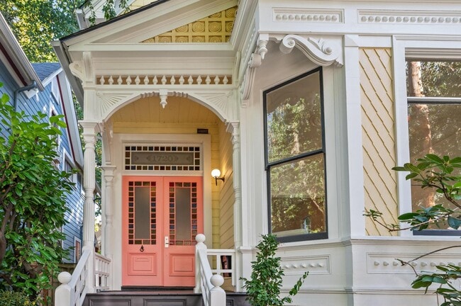 Photo - 1720 NW Hoyt St