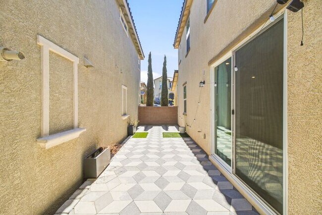 Photo - Beautiful 4-Bedroom Inspirada Home with Loft, Upgraded Kitchen & Private Backyard