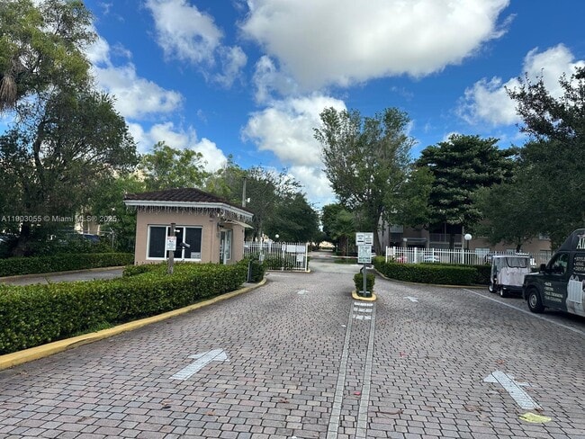 Building Photo - 8411 NW 8th St Unit 204