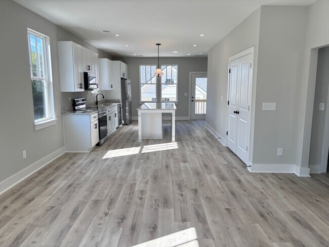 2703 Clark St Unit 2703 Clark St Unit B