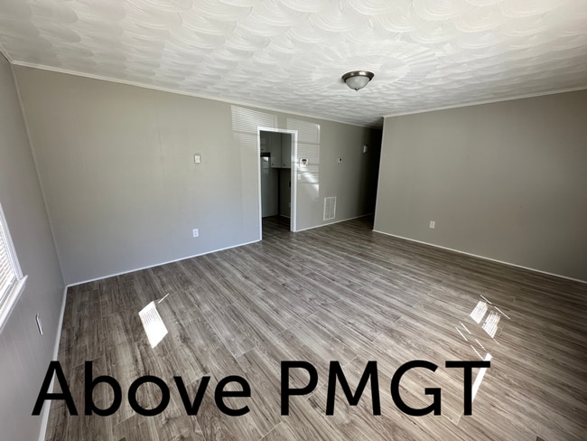 Photo - Duplex 2 bedroom- 1 Bath Unit 396 Sequoia Dr