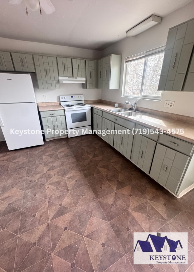 Photo - Charming Duplex in Pueblo West – Comfortable & Convenient Living $1300/$1300 Unidad 947 S. Honeysuckle Dr.