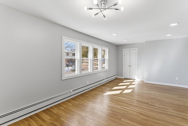 Photo - 19 Evelyn Ct