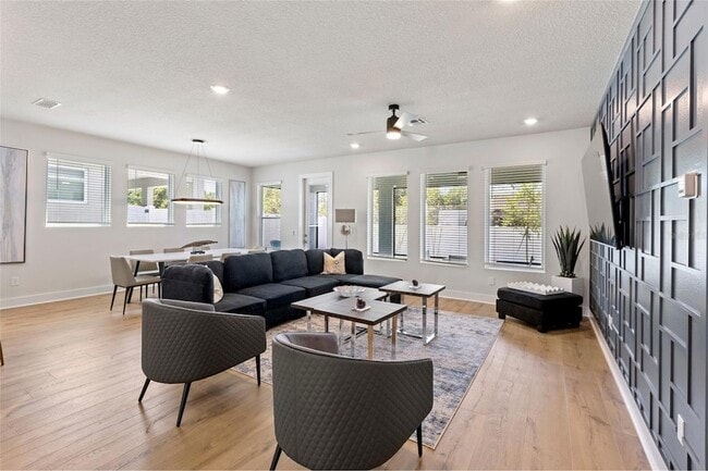 Photo - 526 Limerick Pl