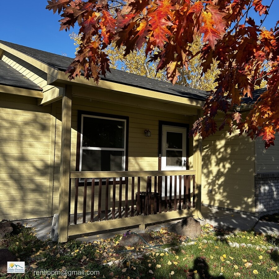 Photo - 1671 Klemmer Ave N