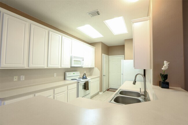 Photo - 17511 Bering Bridge Ln