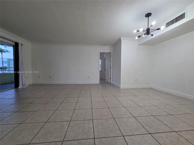 Building Photo - 10765 SW 108th Ave Unit 201 Rental
