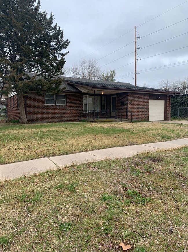 Building Photo - 8007 E Indianapolis St Rental