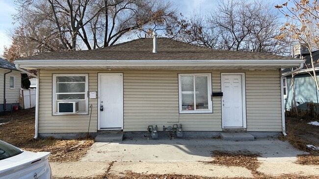 Building Photo - 1 BEDROOM MAGNA DUPLEX - GREAT PRICE!