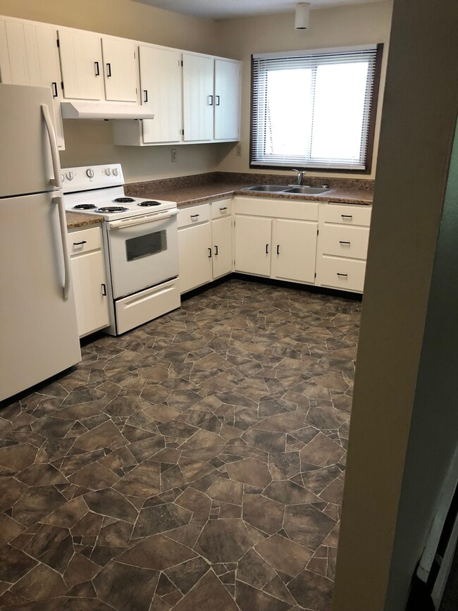 Crestwood Apartments - Crestwood Apartments