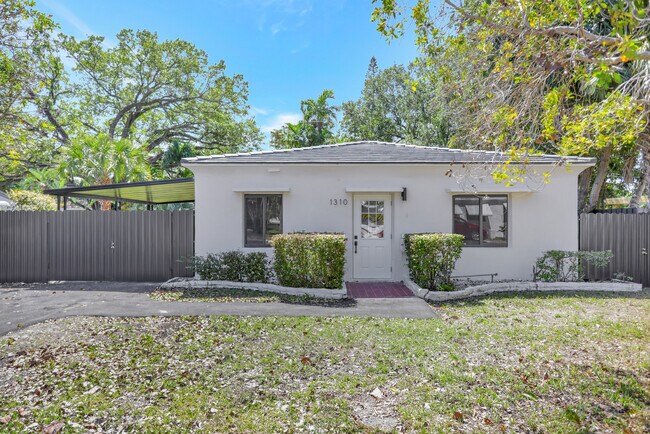 Front - 1310 SW 28th St Casa