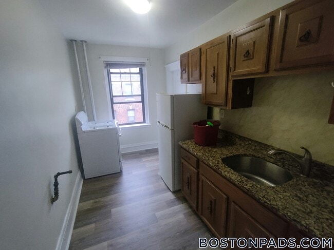 Building Photo - 349 Pleasant St Rental