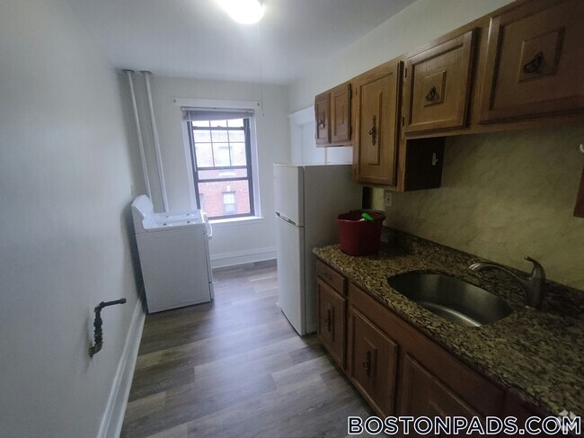 Building Photo - 349 Pleasant St Rental