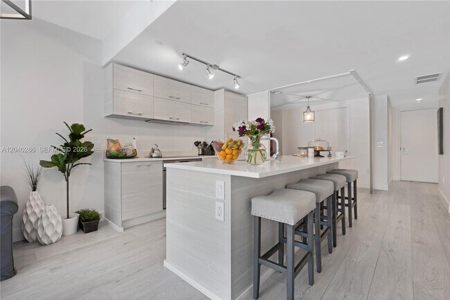 Photo - 650 NE 32nd St Unit 703