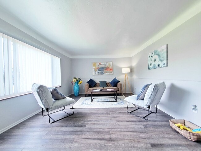 Photo - Smartland Lee-Mustang Apartments