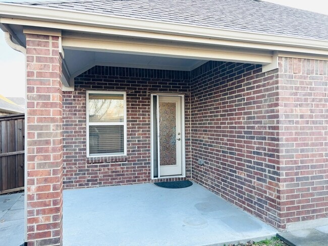 Building Photo - 105 Hanover Trl
