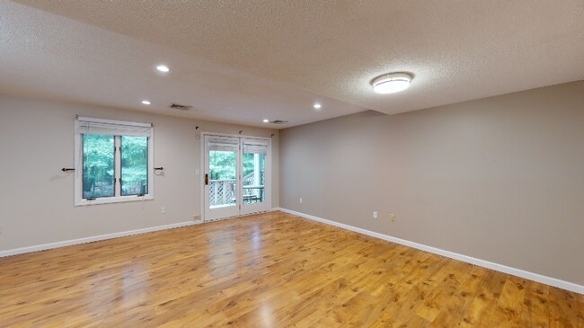 Photo - 84 Songbird Ln