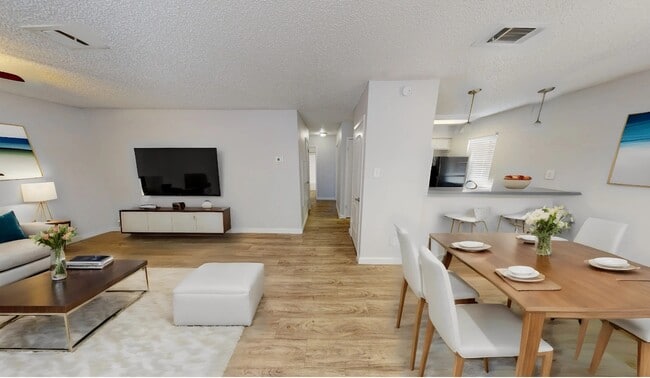 Building Photo - 2101 W Anderson Ln.