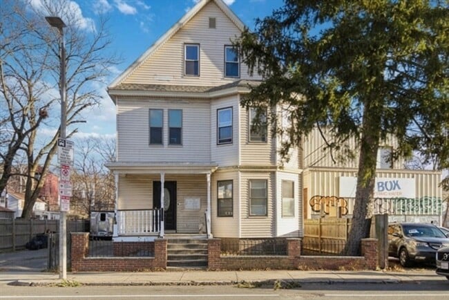 Building Photo - 3886-3888-3888 Washington St