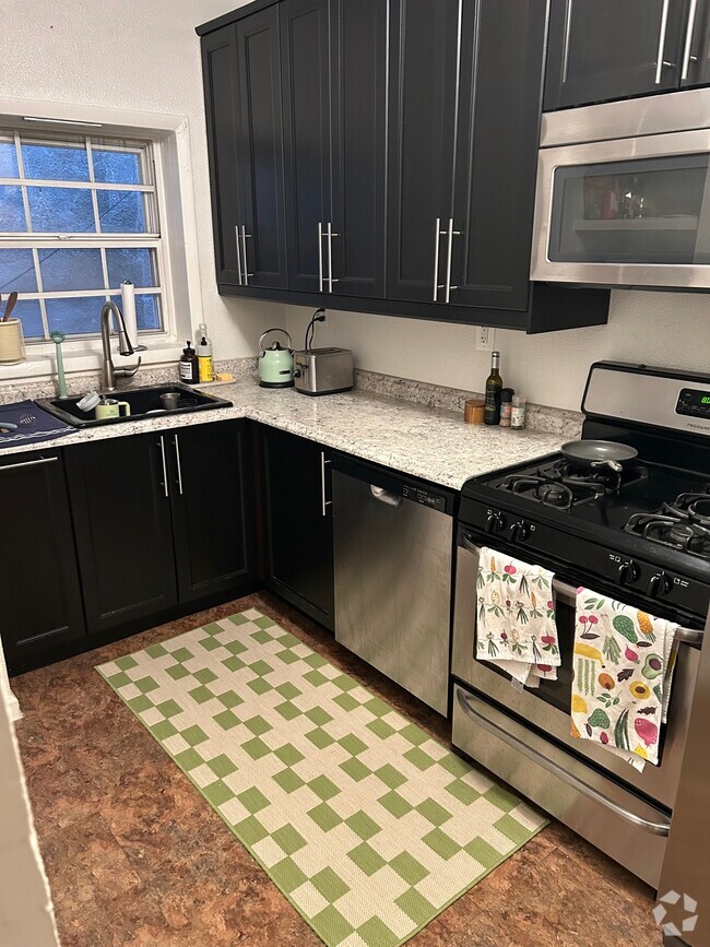 Building Photo - 353 E Hector St Unit 1 Rental