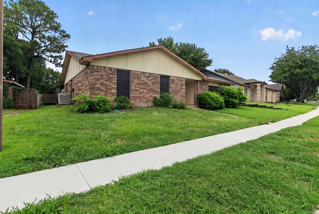 3104 Canterbury Ln