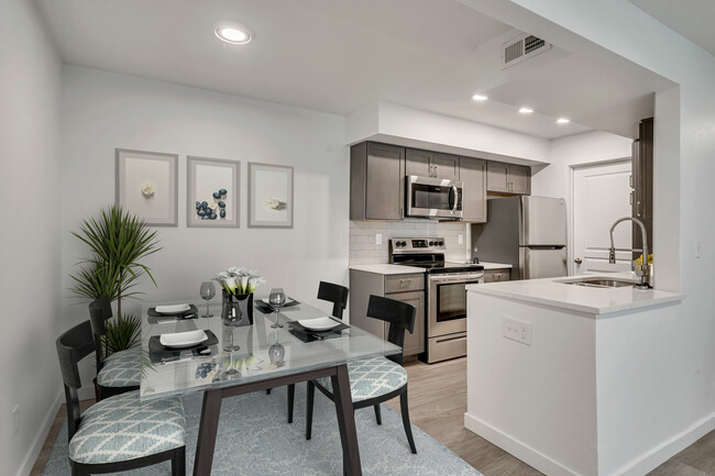 Building Photo - Quail Cove Rental