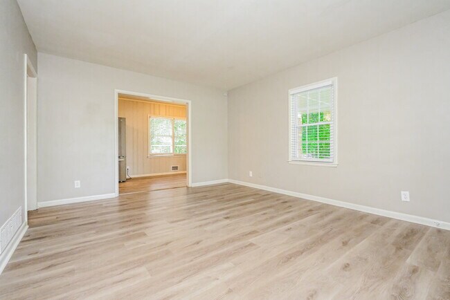 4682 Glenwood Rd