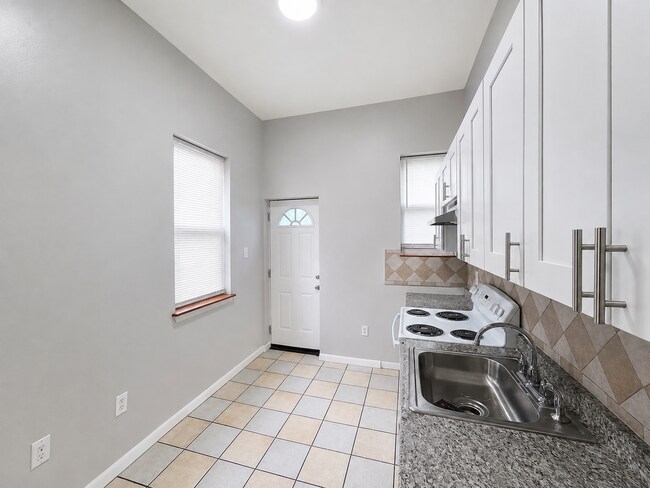 1323 W Butler St Unit 2nd Floor