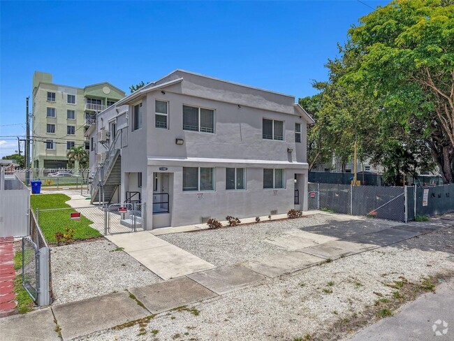 Building Photo - 600 NW 25th Ct Unit 1 Rental