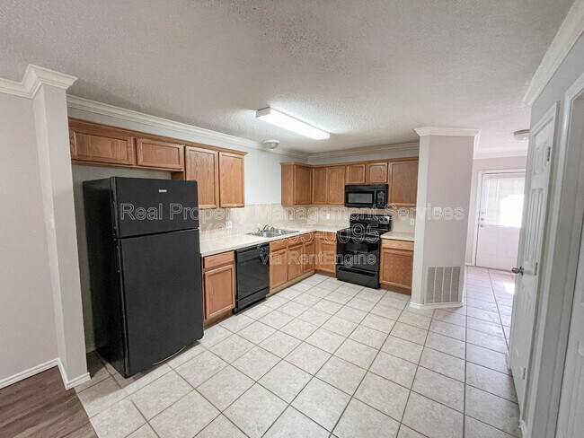 Photo - 621 N Elkhart Ave