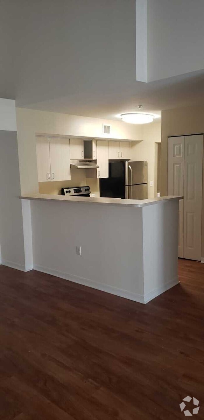 Building Photo - SPACIOUS 2BED/2BATH NEW FLOORING NICE VIEW... Unit 308 Rental