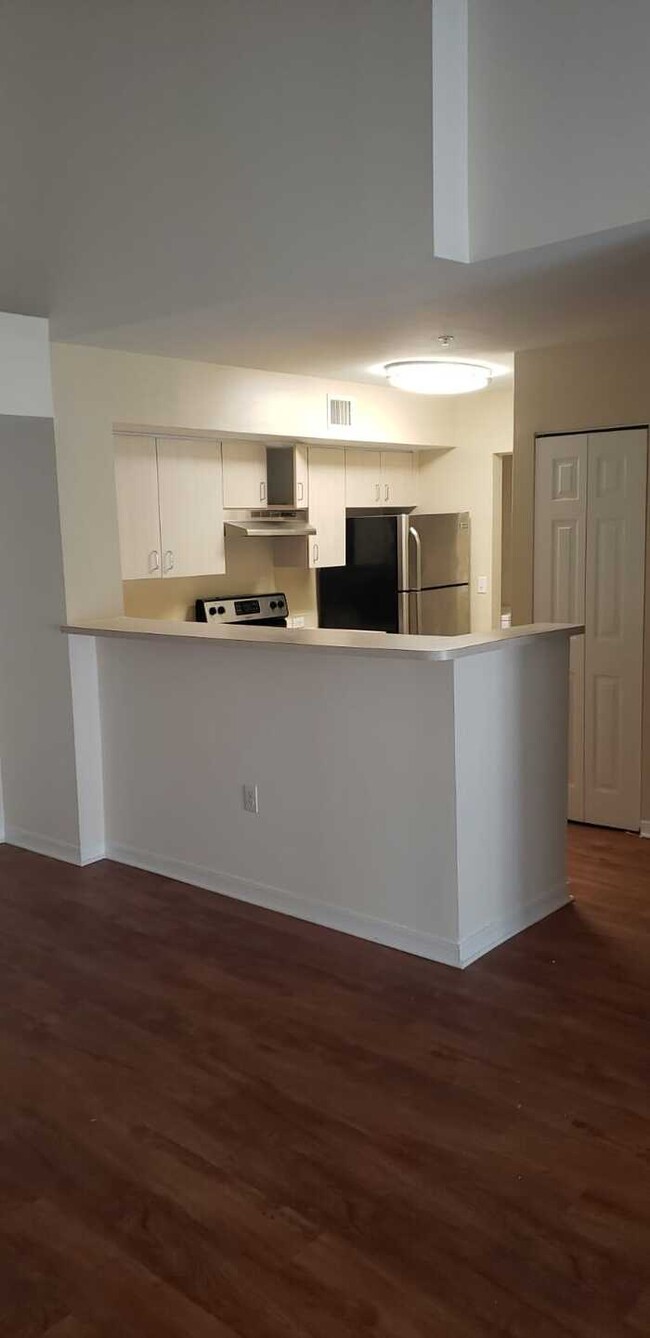 SPACIOUS 2BED/2BATH NEW FLOORING NICE VIEW... - SPACIOUS 2BED/2BATH NEW FLOORING NICE VIEW... Condo Unit 308