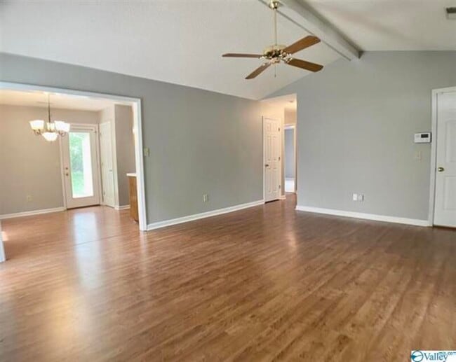 158 Hollington Dr NE