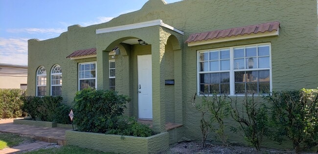 Photo - 410 Monroe Dr House