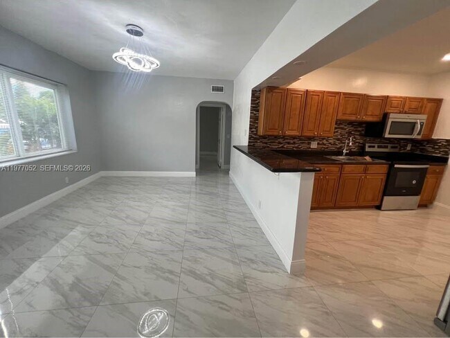 Photo - 18 Miami Gardens Rd