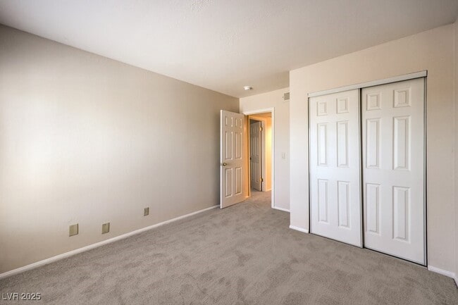 Building Photo - 3683 Villa Knolls E Dr Rental