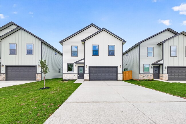 Building Photo - 418 N 4th St