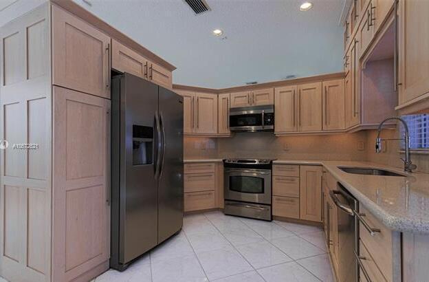 Photo - 1399 SW 18th St