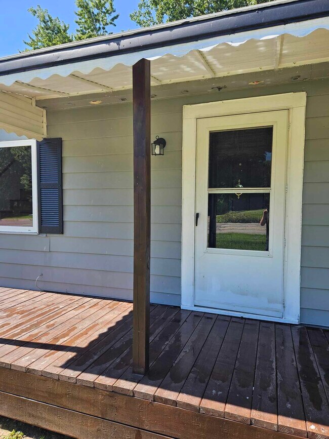 Photo - 1635 Giddings Rd