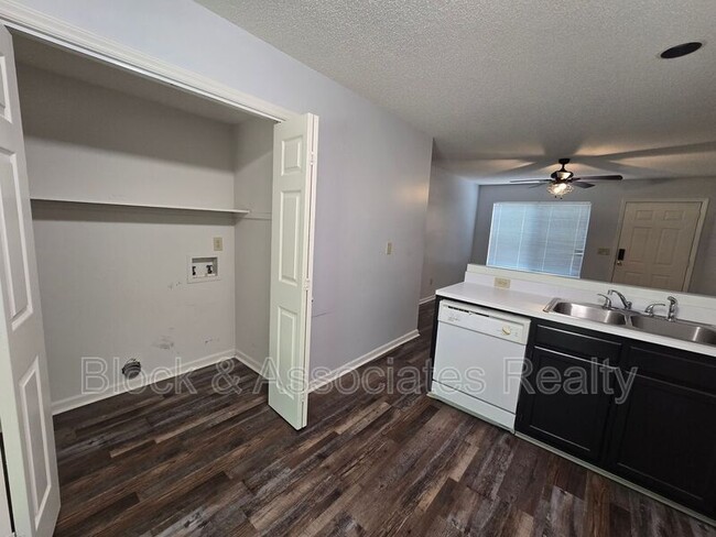 Photo - 606 English Ct