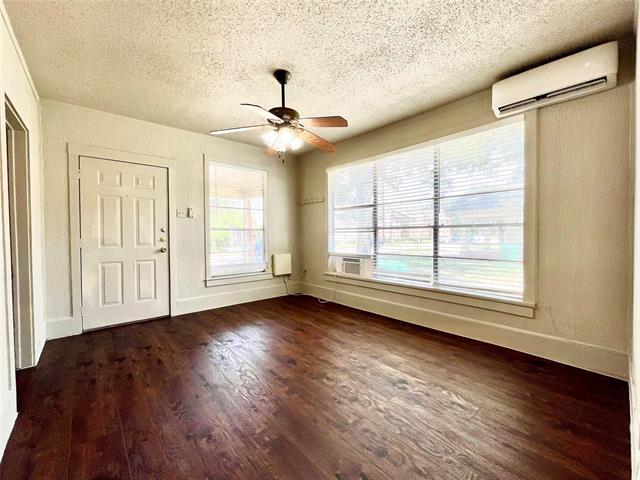 Photo - 521 W Collins St