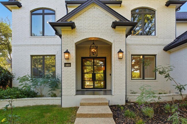 Photo - 1213 Grosvener Ct