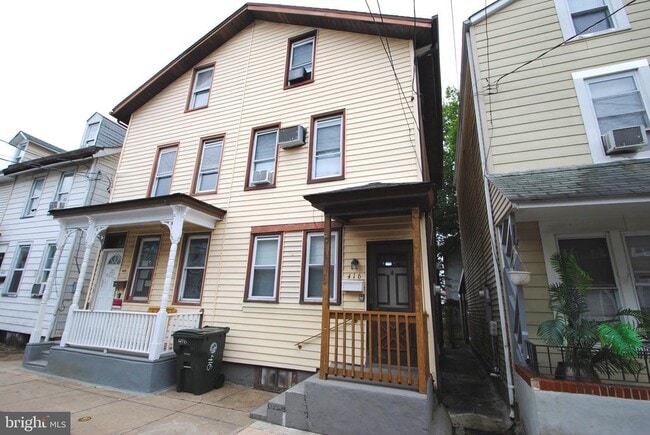 Building Photo - 416 Lawrence St Rental