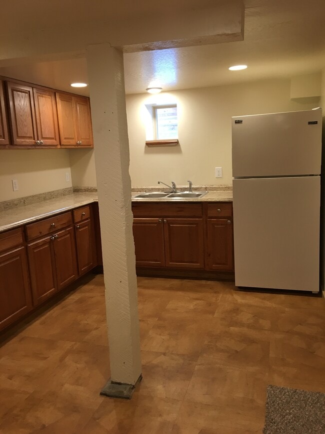 Fotografía del edificio - 323 Eddy Ave Unidad Basement Apt