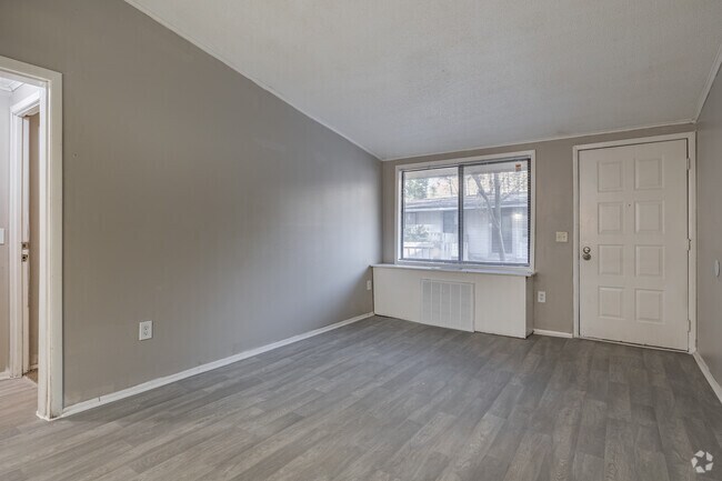 1BR, 1BA - 576SF - Living Room