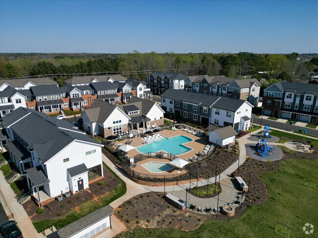 Building Photo - Townhomes at Bridlestone