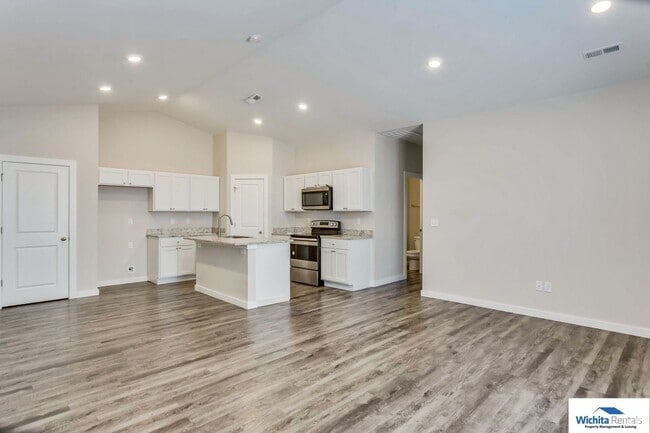Building Photo - Newer 3 bedroom 2 bath Duplex in Goddard Rental