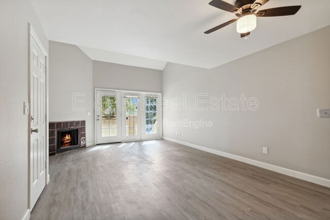 Photo - 30 E Brown Rd Unidad 2081